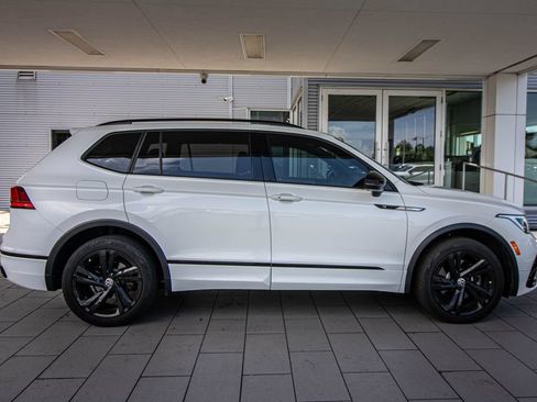 Used 2023 Volkswagen Tiguan SE R-Line FWD image 3