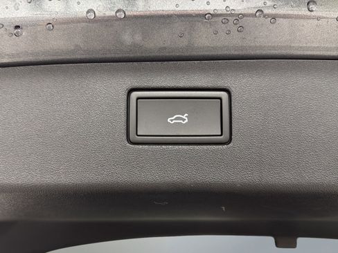 New 2026 Volkswagen Tiguan SE R-Line FWD image 14