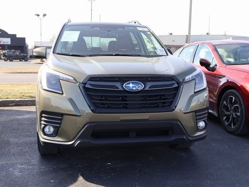 Used 2022 Subaru Forester Limited image 3