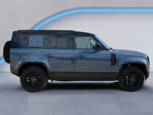 Used 2025 Land Rover Defender 110 X-Dynamic SE image 3