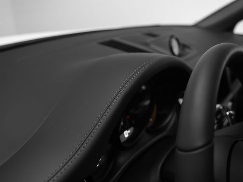 New 2026 Porsche Macan image 30