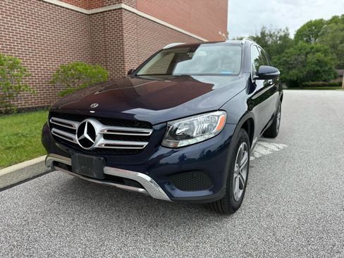 Used 2018 Mercedes-Benz GLC 300 4MATIC image 3