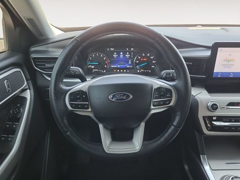 Used 2021 Ford Explorer XLT w/ Equipment Group 202A AWD/4WD image 12