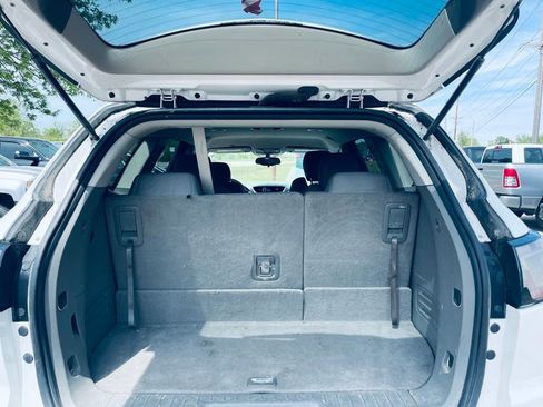 Used 2017 Chevrolet Traverse LT w/ Style and Technology Package FWD image 20