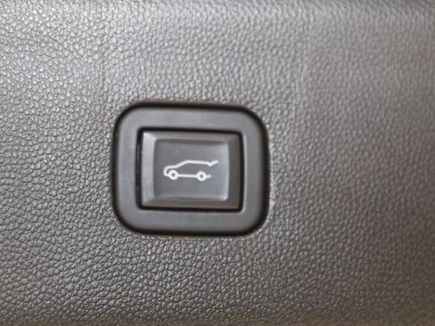 Used 2023 Buick Enclave Essence AWD/4WD image 49