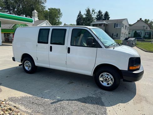 Used 2011 GMC Savana 2500 RWD image 4