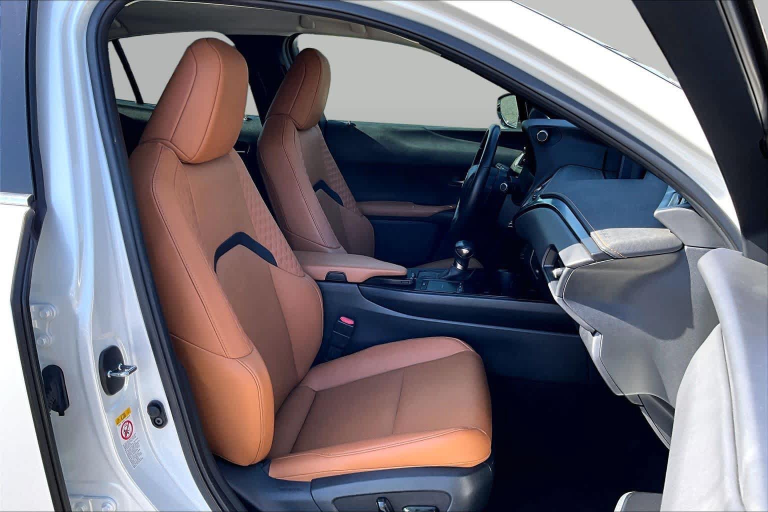 Used 2019 Lexus UX 200 w/ Premium Package FWD image 8