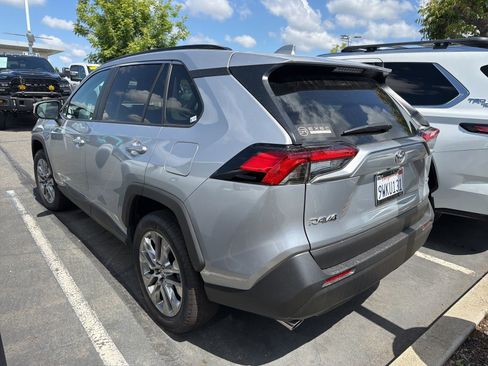 Used 2025 Toyota RAV4 XLE Premium FWD image 4