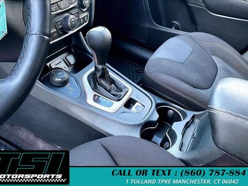 Used 2016 Jeep Cherokee Latitude w/ Cold Weather Group image 15