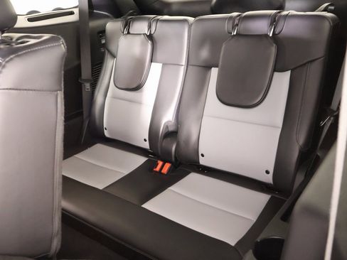 Used 2022 Ford Explorer XLT w/ Equipment Group 202A image 14