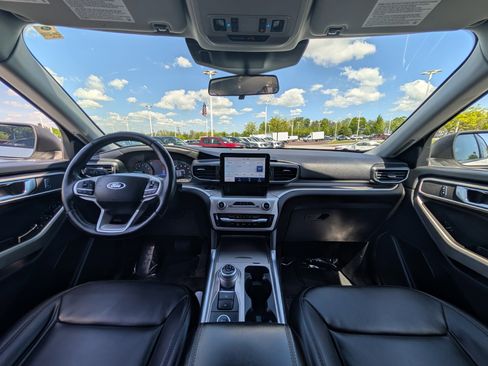 Used 2022 Ford Explorer XLT w/ Equipment Group 202A AWD/4WD image 20