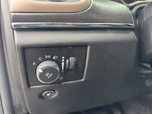 Used 2017 Jeep Grand Cherokee Limited image 16