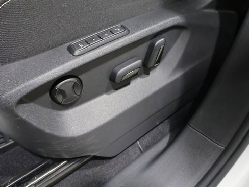 Used 2025 Volkswagen Atlas SEL Premium R-Line image 11