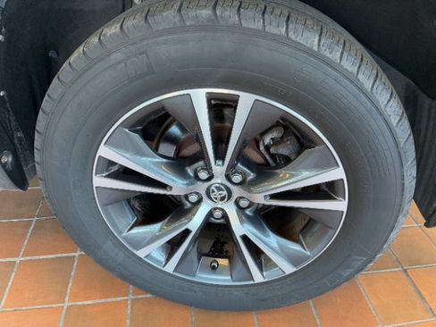 Used 2016 Toyota Highlander XLE image 37