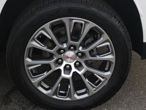 Used 2025 GMC Yukon XL Denali image 44