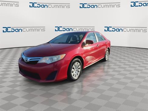 Used 2012 Toyota Camry LE image 4