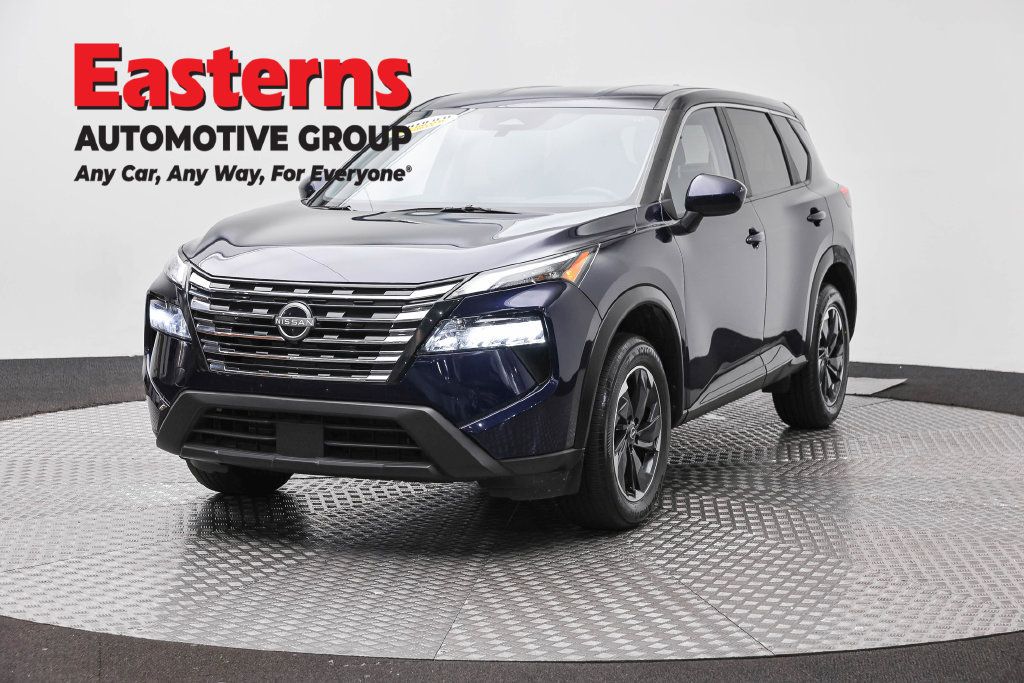 Used 2025 Nissan Rogue SV AWD/4WD image 1