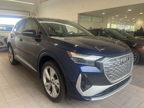 Used 2023 Audi Q4 e-tron Premium w/ Convenience Package image 3