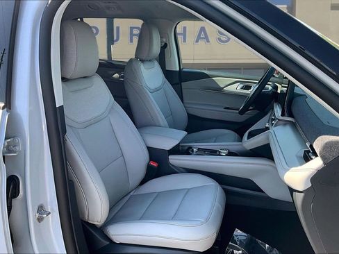 New 2026 Ford Explorer Active RWD image 11