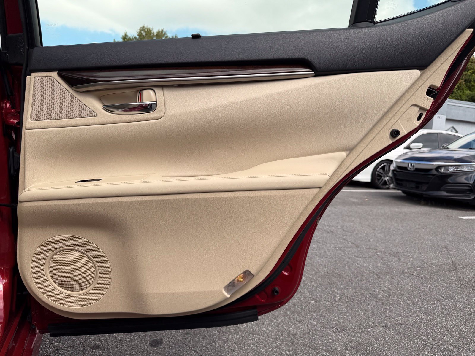 Used 2015 Lexus ES 350 w/ Ultra Luxury Package FWD image 31