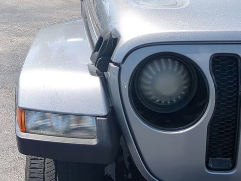 Used 2019 Jeep Wrangler Unlimited Sahara AWD/4WD image 10