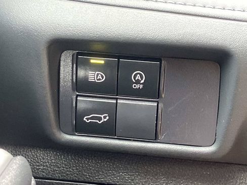 Used 2023 Toyota Highlander LE FWD image 28