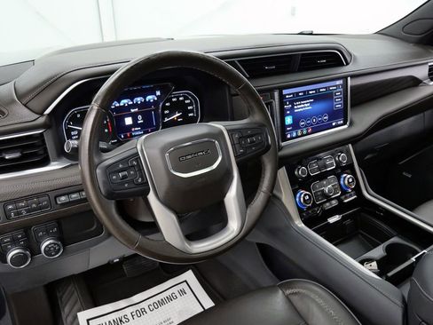 Used 2021 GMC Yukon XL Denali w/ Denali Premium Package AWD/4WD image 12