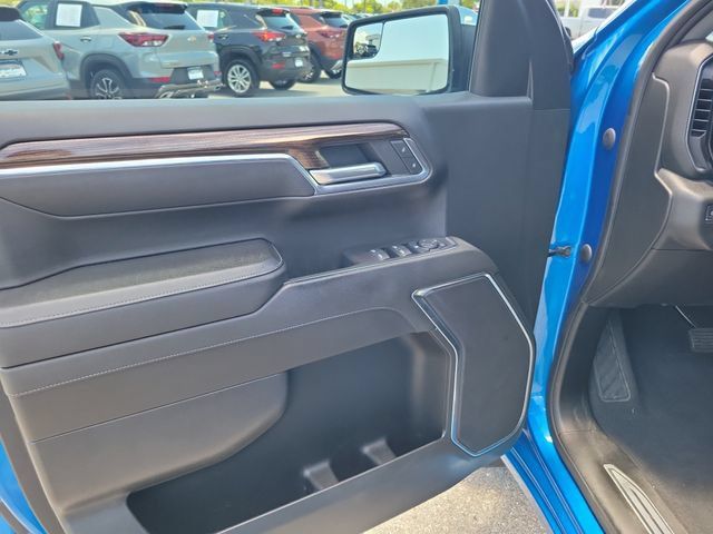 Used 2023 Chevrolet Silverado 1500 LT AWD/4WD image 17