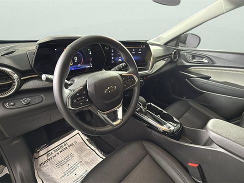 Used 2024 Chevrolet Trax ACTIV w/ Sunroof Package image 18