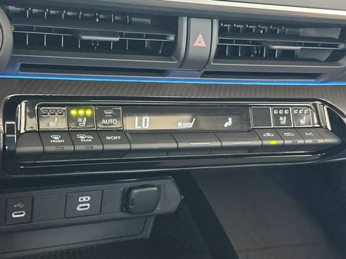 New 2026 Toyota Prius Limited AWD/4WD image 17
