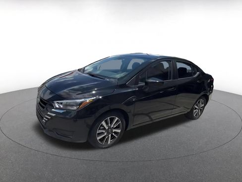 Used 2025 Nissan Versa SV FWD image 7
