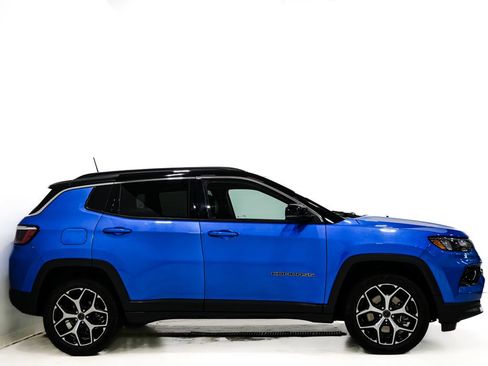 Used 2025 Jeep Compass Limited AWD/4WD image 4