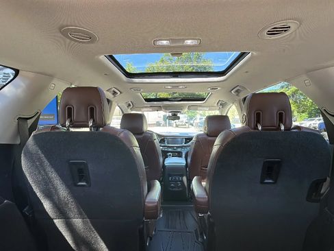 Used 2018 Buick Enclave Avenir w/ Avenir Technology Package AWD/4WD image 7