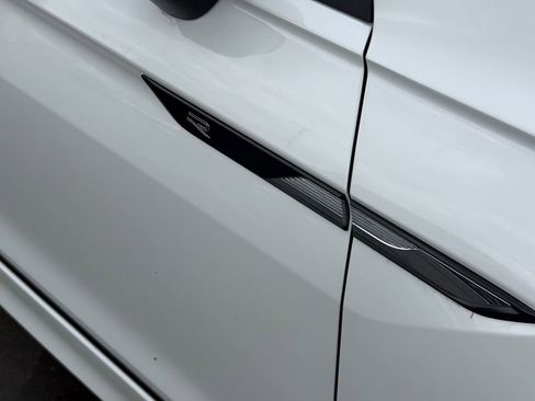 Used 2024 Volkswagen Tiguan SE R-Line FWD image 6