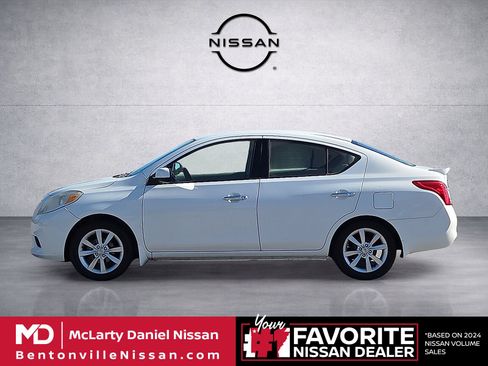 Used 2014 Nissan Versa FWD image 3