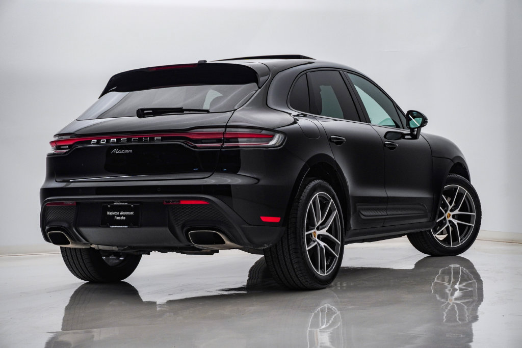 Certified 2026 Porsche Macan AWD/4WD image 11