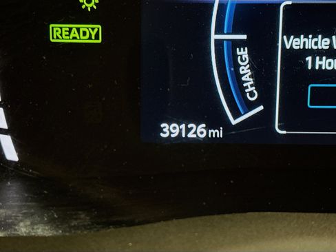 Used 2025 Toyota Camry SE image 19