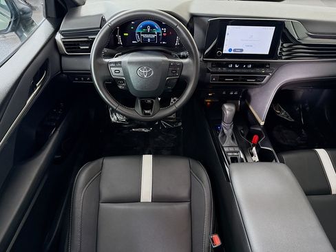 Used 2025 Toyota Camry SE FWD image 17