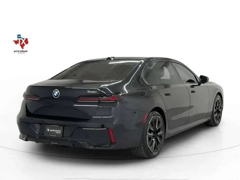 Used 2023 BMW 740i w/ Parking Assistance Package RWD image 6