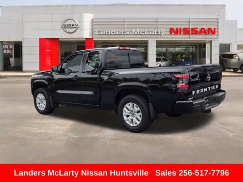 Used 2024 Nissan Frontier SV w/ SV Convenience Package RWD image 6