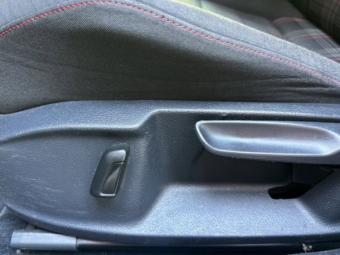 Used 2015 Volkswagen GTI SE FWD image 15