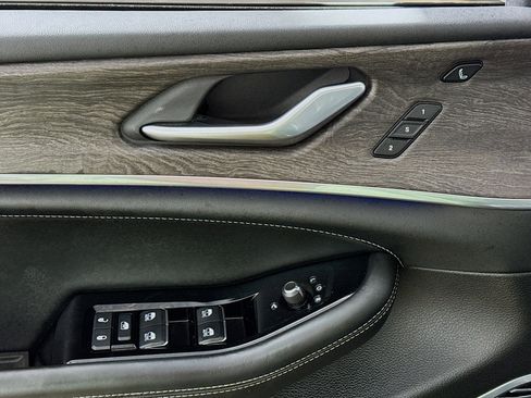 Used 2022 Jeep Grand Cherokee Overland w/ Advanced Protech Group III image 21