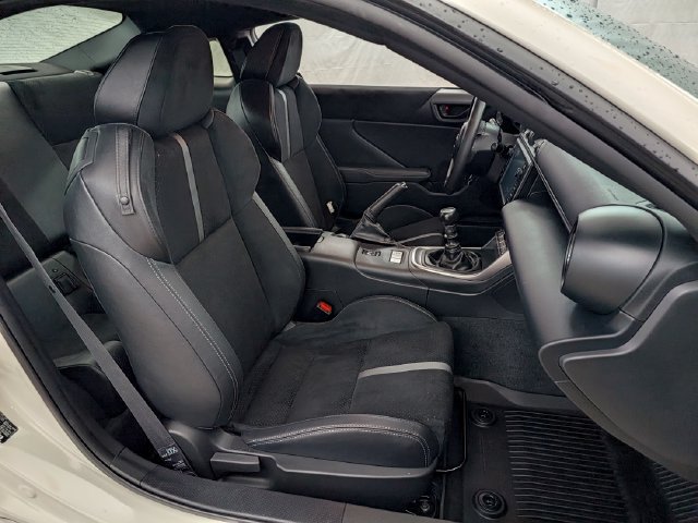 Used 2025 Toyota GR86 Premium w/ Performance Package RWD image 18