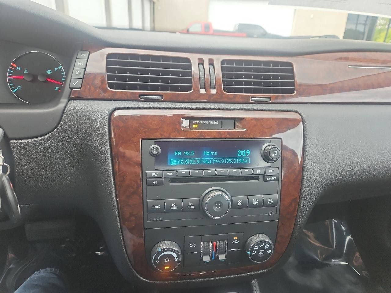 Used 2010 Chevrolet Impala LT w/ Convenience Package FWD image 24