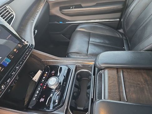 Used 2023 Jeep Grand Wagoneer Series II w/ Flexible Seating Group AWD/4WD image 24