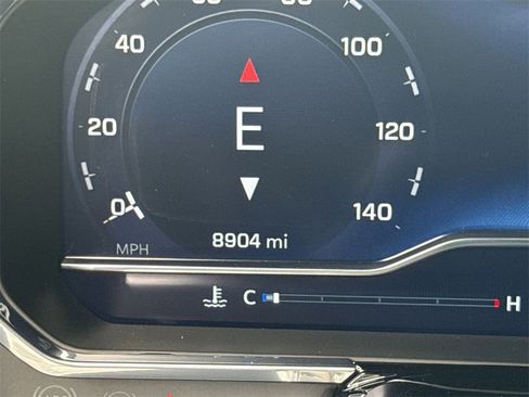 Used 2024 Chevrolet Silverado 2500 ZR2 w/ Technology Package image 12