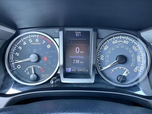 Used 2021 Toyota Tacoma TRD Off-Road w/ Technology Package AWD/4WD image 23