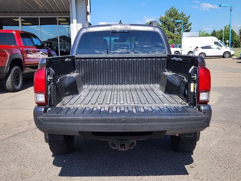 Used 2019 Toyota Tacoma TRD Off-Road w/ Technology Package AWD/4WD image 11
