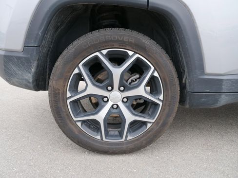 Used 2024 Jeep Compass Latitude image 12