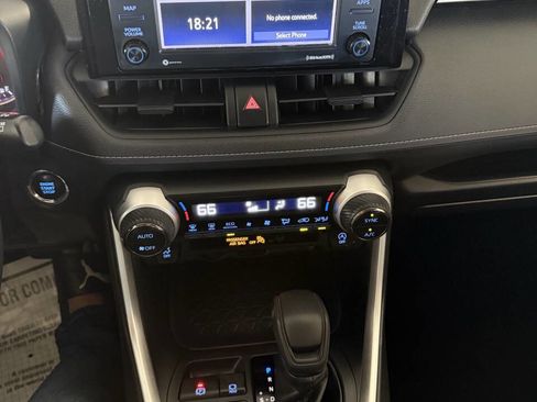 Used 2021 Toyota RAV4 XLE image 31